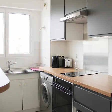 Bright And Quiet With Unobstructed View *